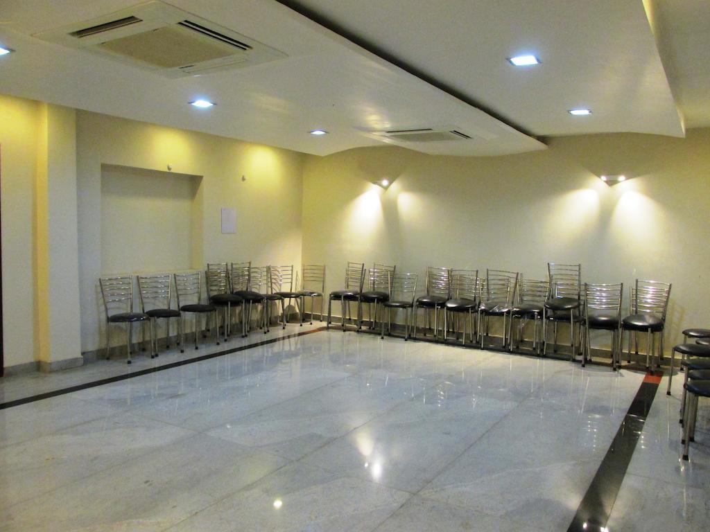 Hotel The Sapphire Grand Waranasi Zewnętrze zdjęcie