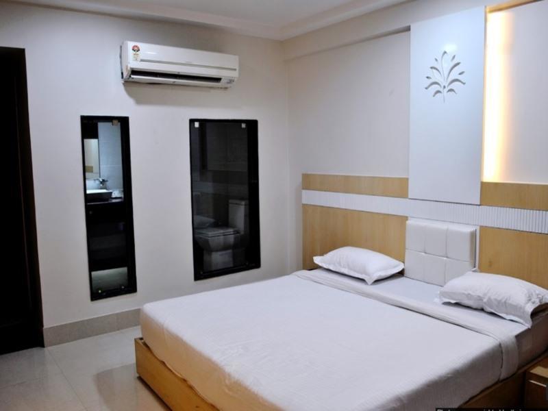 Hotel The Sapphire Grand Waranasi Zewnętrze zdjęcie