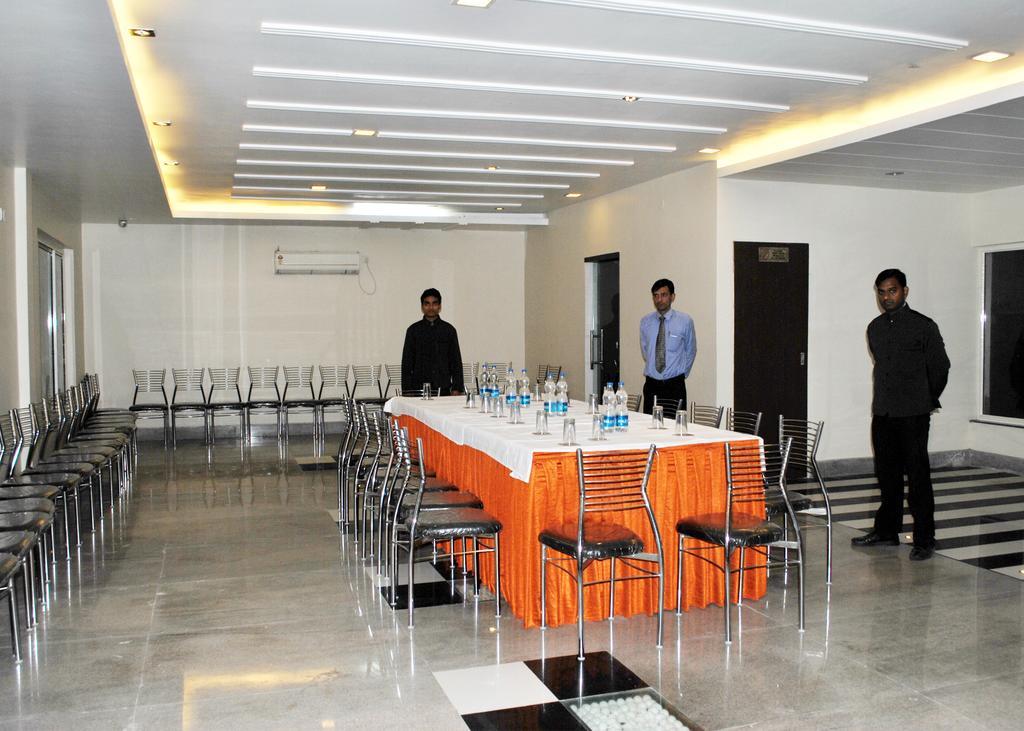 Hotel The Sapphire Grand Waranasi Zewnętrze zdjęcie
